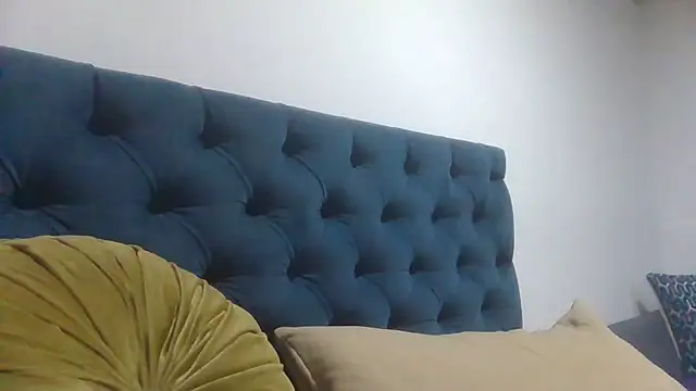 Jiwon Han online show from April 2026 12:46:02 AM