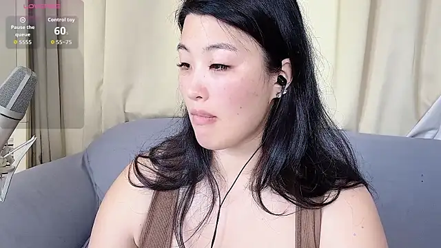 Tavie1744 online show from May 2026 11:44:01 PM