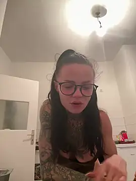 SkinnyLilly online show from July 2026 07:32:01 PM
