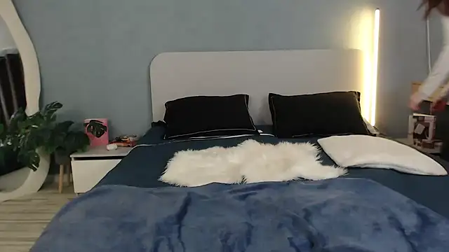 SunyLily online show from April 2026 07:22:01 AM