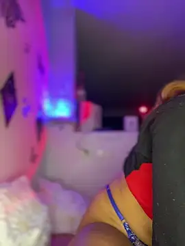 Snapshot of Ame_Desire chatting on March 2026 11:41:01 PM Ame Desire online show from March 2026 11:41:01 PM