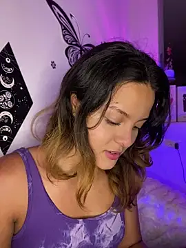 Snapshot of Ame_Desire chatting on April 2026 11:49:01 PM Ame Desire online show from April 2026 11:49:01 PM