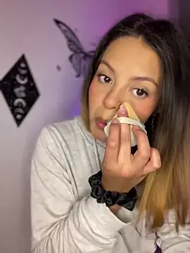 Snapshot of Ame_Desire chatting on April 2026 11:42:01 PM Ame Desire online show from April 2026 11:42:01 PM