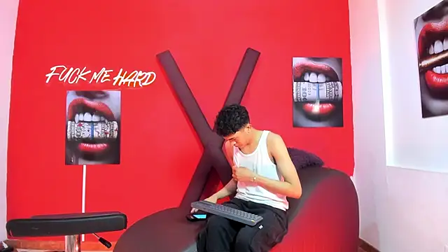 SKYN MAN online show from April 2026 01:33:01 AM