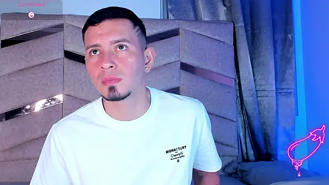 AxelNoiir  online show from March 2026 06:47:01 PM