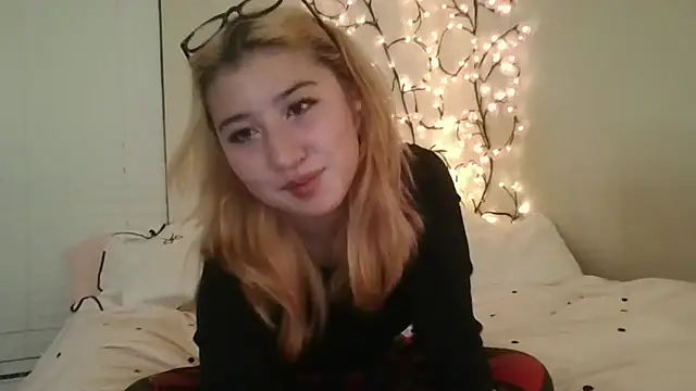 Snapshot of Silverbabyyy2007 chatting on June 2026 02:07:01 AM Silverbabyyy2007 online show from June 2026 02:07:01 AM