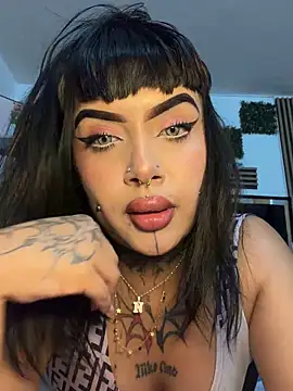 Snapshot of LauriInk1 chatting on March 2026 01:44:01 AM LauriInk1 online show from March 2026 01:44:01 AM