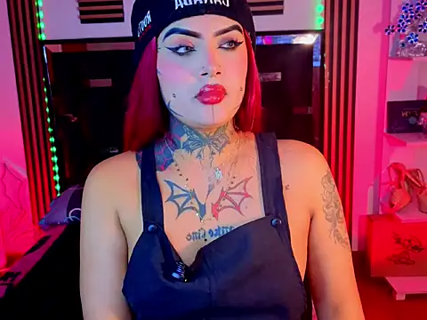 Snapshot of LauriInk1 chatting on April 2026 02:09:01 AM LauriInk1 online show from April 2026 02:09:01 AM