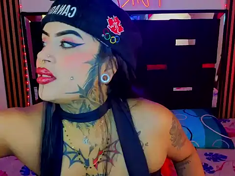 Snapshot of LauriInk1 chatting on April 2026 05:28:01 PM LauriInk1 online show from April 2026 05:28:01 PM