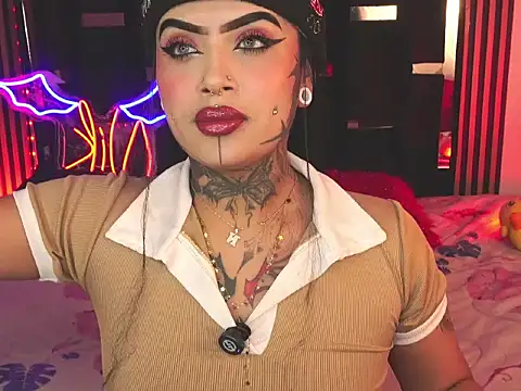 Snapshot of LauriInk1 chatting on April 2026 06:14:02 PM LauriInk1 online show from April 2026 06:14:02 PM