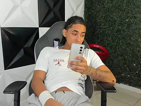 taylor bigdick18 online show from March 2026 01:22:02 AM