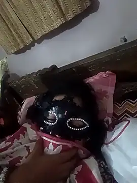 DRAMA  QUEEN online show from April 2026 07:32:01 PM