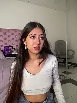 Snapshot of Lunaliaa_ chatting on June 2026 05:08:01 AM Lunaliaa online show from June 2026 05:08:01 AM