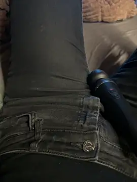 aleexii s online show from April 2026 07:00:01 PM