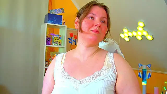 Snapshot of MelodyMoores chatting on June 2026 06:27:02 AM MelodyMoores online show from June 2026 06:27:02 AM