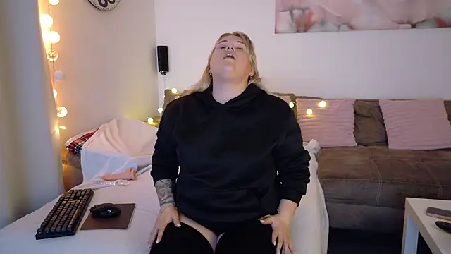 Snapshot of Jolina_Juice chatting on March 2026 08:24:01 PM Jolina Juice online show from March 2026 08:24:01 PM