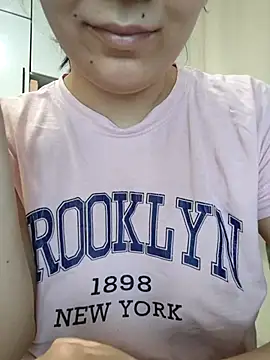 Emi hot1 online show from April 2026 02:15:01 PM