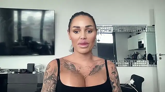 Snapshot of AMBER_HARD chatting on March 2026 01:16:01 PM AMBER HARD online show from March 2026 01:16:01 PM