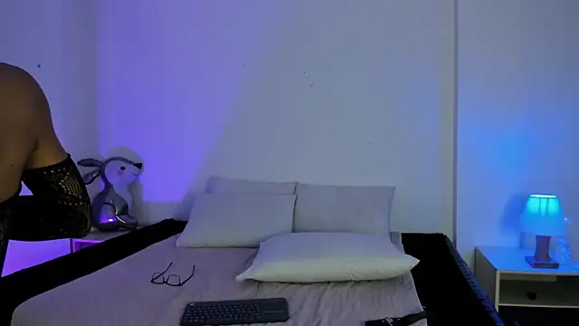 Snapshot of Eve-01 chatting on April 2026 08:03:01 PM Eve-01 online show from April 2026 08:03:01 PM