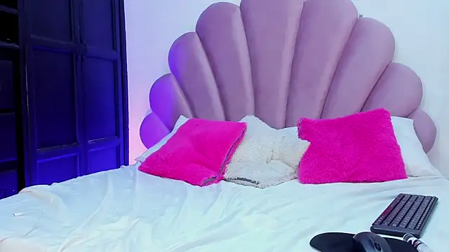 sophia mell online show from April 2026 03:24:01 AM