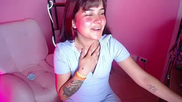 Snapshot of Nami_Velle chatting on April 2026 01:05:01 PM Nami Velle online show from April 2026 01:05:01 PM