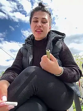 LunaSerenaX online show from April 2026 12:18:02 PM