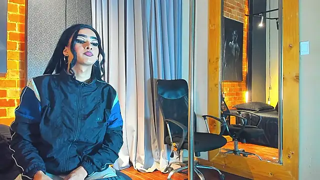 Sienna Dark online show from March 2026 11:15:02 AM