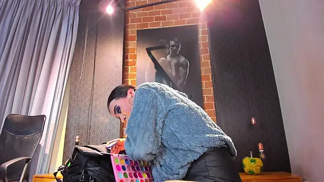 Sienna Dark online show from April 2026 11:10:01 AM