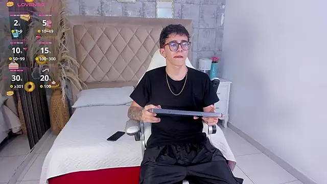 TylerCross  online show from March 2026 08:37:01 PM