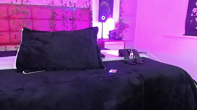 Snapshot of Vickmoon chatting on July 2026 08:29:01 PM Vickmoon online show from July 2026 08:29:01 PM