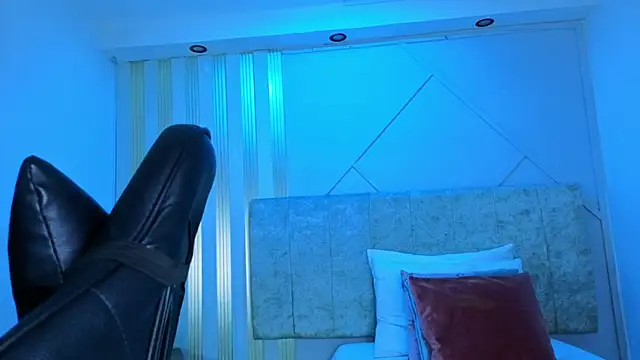 j belle  online show from April 2026 01:42:02 PM