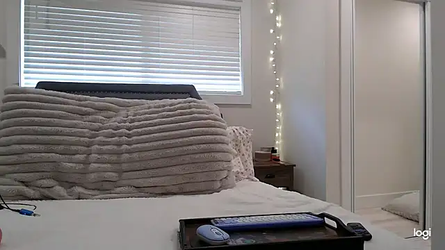 SecretsNextDoor online show from April 2026 05:36:01 PM