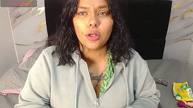 scarletth jhonsom1 online show from April 2026 12:46:02 AM