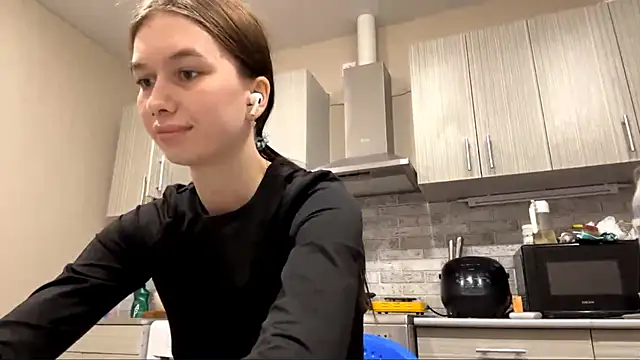 LaraDraggoo online show from March 2026 06:35:02 PM