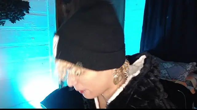 Lucke Ccollins online show from April 2026 09:04:01 AM