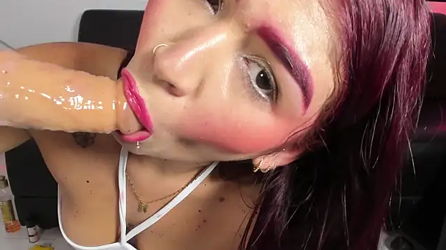 ZairaRogue online show from April 2026 12:43:01 PM