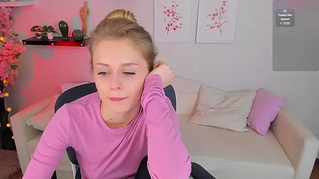 Snapshot of Mickey_Milk chatting on April 2026 04:27:01 PM Mickey Milk online show from April 2026 04:27:01 PM