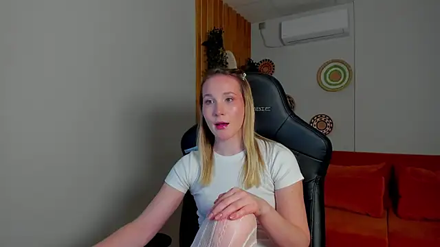 Snapshot of ElaraVoltage chatting on March 2026 05:12:02 PM ElaraVoltage online show from March 2026 05:12:02 PM