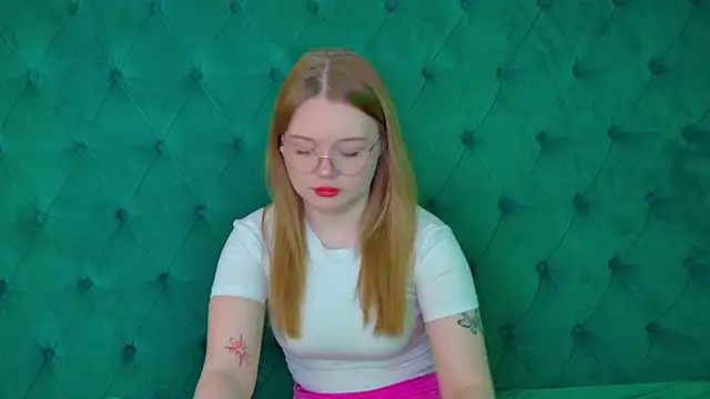 Snapshot of ElinaVale chatting on April 2026 05:04:02 PM ElinaVale online show from April 2026 05:04:02 PM