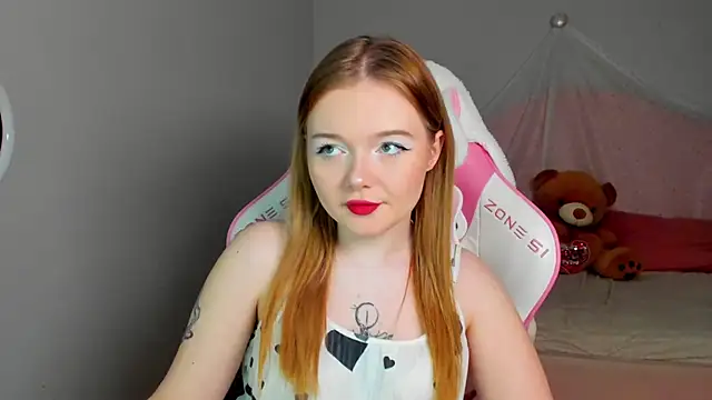 Snapshot of ElinaVale chatting on April 2026 05:04:02 PM ElinaVale online show from April 2026 05:04:02 PM