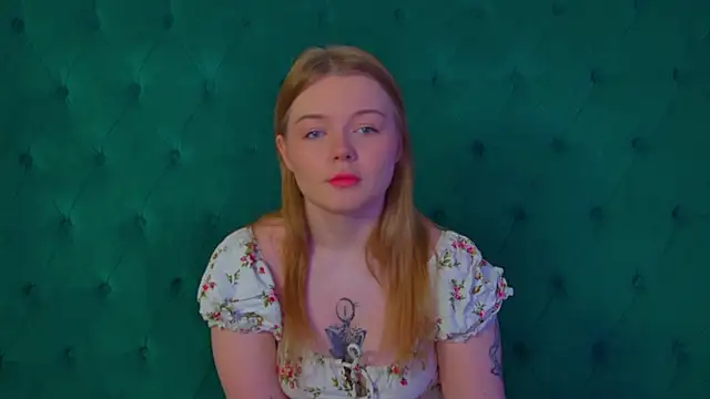 Snapshot of ElinaVale chatting on April 2026 05:08:02 PM ElinaVale online show from April 2026 05:08:02 PM