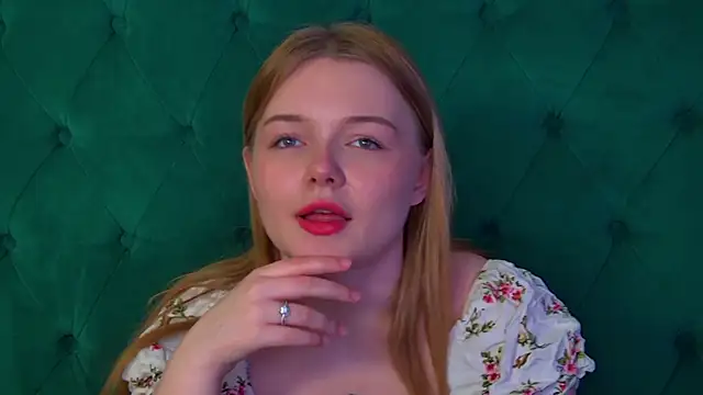Snapshot of ElinaVale chatting on April 2026 08:57:02 PM ElinaVale online show from April 2026 08:57:02 PM