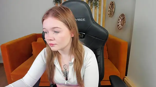 Snapshot of ElinaVale chatting on June 2026 05:01:02 AM ElinaVale online show from June 2026 05:01:02 AM