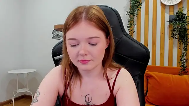 Snapshot of ElinaVale chatting on July 2026 05:14:02 AM ElinaVale online show from July 2026 05:14:02 AM