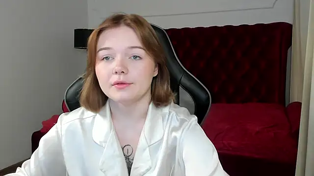 Snapshot of ElinaVale chatting on July 2026 05:04:02 AM ElinaVale online show from July 2026 05:04:02 AM