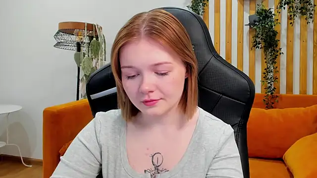 Snapshot of ElinaVale chatting on July 2026 05:12:02 AM ElinaVale online show from July 2026 05:12:02 AM