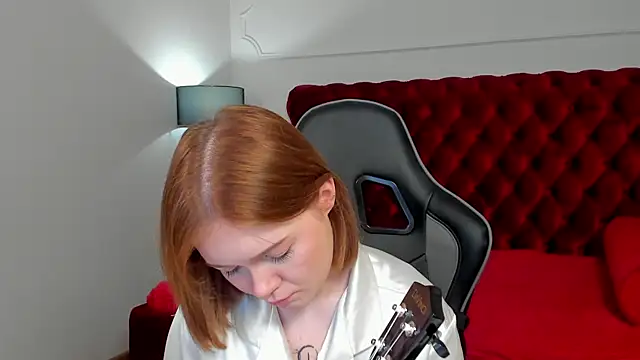 Snapshot of ElinaVale chatting on July 2026 07:14:02 AM ElinaVale online show from July 2026 07:14:02 AM