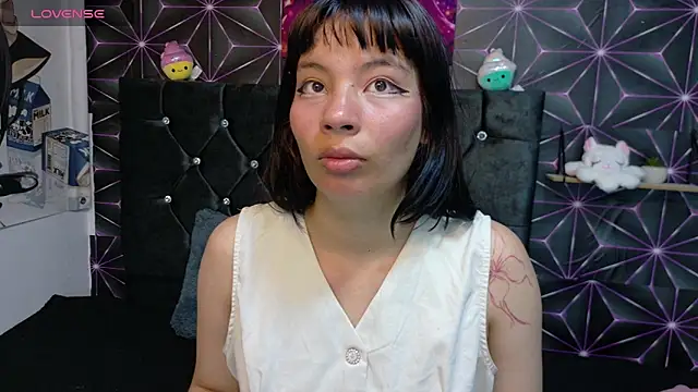 Ameliiiee online show from March 2026 06:38:02 PM