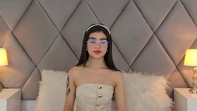 Snapshot of OliviaDiaz chatting on May 2026 08:05:02 PM OliviaDiaz online show from May 2026 08:05:02 PM