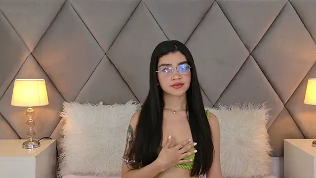 Snapshot of OliviaDiaz chatting on May 2026 12:04:02 AM OliviaDiaz online show from May 2026 12:04:02 AM